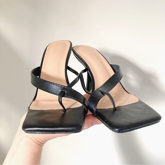 No Label • Mule Style Toe Strap Heel in Black - Picture 4 of 10